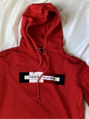 Tommy Hilfiger Men’s Pullover Red Hoodie Sweatshirt Size XL